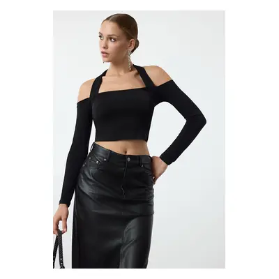 Trendyol Black Square Neck Crop Knit Blouse