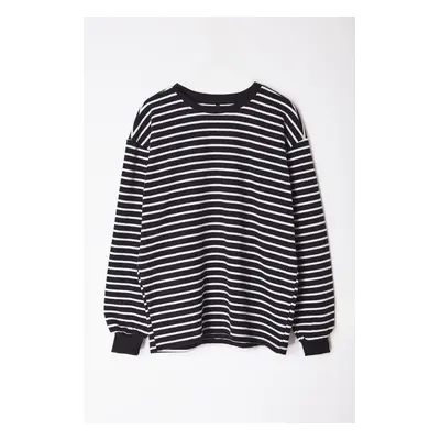 Trendyol Black-White Oversize/Wide Cut Soft Textured Sweatshirt