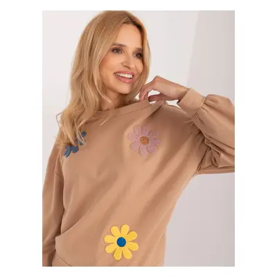 Beige hoodless sweatshirt with flowers