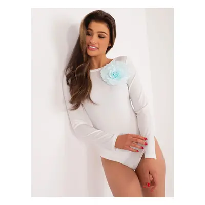 Elegant ecru bodysuit with a round neckline