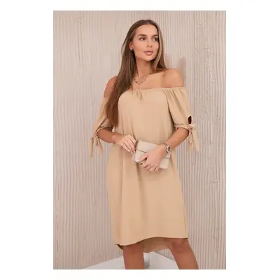 Dress with a longer back and ties on the sleeves Camel