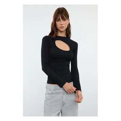 Trendyol Black Cut Out Detailed Fitted Stretchy Knitted Blouse