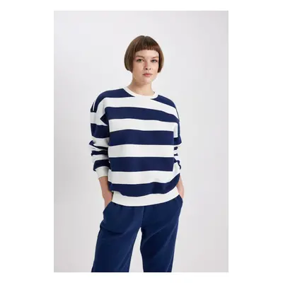 DEFACTO Women's Relax Fit Crew Neck Striped Thick Casual Sweatshirt