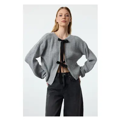 Trendyol Gray Crop Double-Sided Wearable Ribbon/Bow Tie Detailed Knitwear Sweater