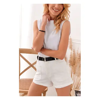 Women's white shorts with belt