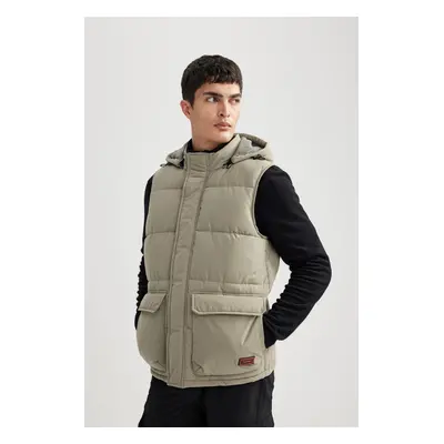 DEFACTO Water Repellent Regular Fit Detachable Hooded Zippered Pocket Puffer Vest