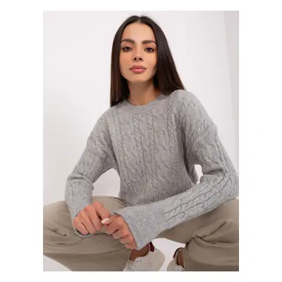 Grey sweater with cables and round neckline