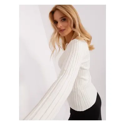 Classic ecru sweater with round neckline