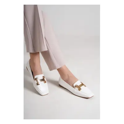 Capone Outfitters Capone Flat Toe Women's Loafers With Metal Buckles Accessorised, White