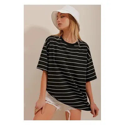 Trend Alaçatı Stili Women's Black Crew Neck Striped Oversize T-Shirt