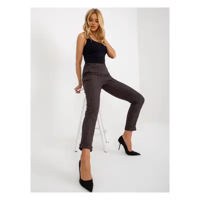 Dark grey checkered trousers with pockets