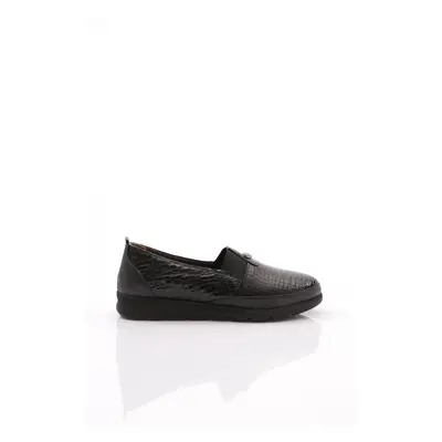 DGN 742-23y Women's Comfort Shoes with Elastic Detail.