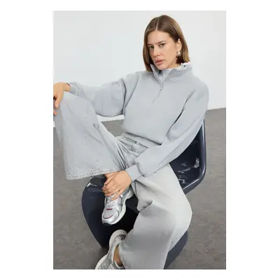 Trendyol Gray Relaxed Cut Crop Basic Zippered Stand Collar Thick Inside Fleece Knitted Sweatshir