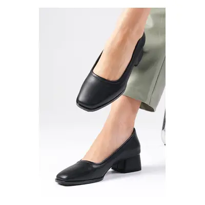 Mio Gusto Mona Black Women's Short Heeled Shoes with Chunk Toe and Thick Sole.