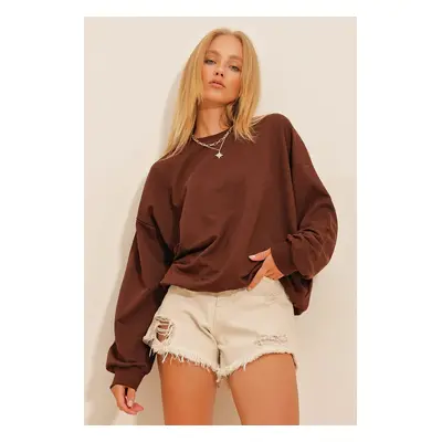 Trend Alaçatı Stili Women's Bitter Brown Crew Neck Oversize Basic Sweatshirt