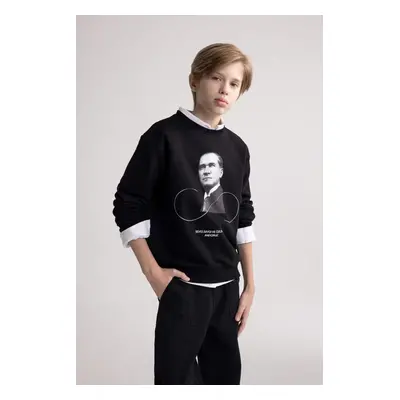 DEFACTO Boy October Republic Day Crew Neck Atatürk Printed Sweatshirt