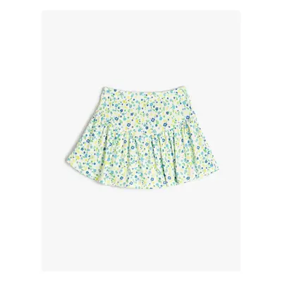 Koton Shorts with a skirt with floral ruffles and an elasticated waist with a ribbed waist.