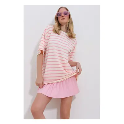 Trend Alaçatı Stili Women's Pink Crew Neck Ribbed Striped Thread Unisex T-Shirt