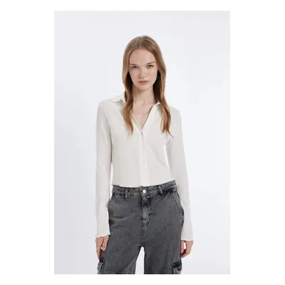 DEFACTO Cool Fitted Basic Plain Buttoned Long Sleeve Crop White Shirt