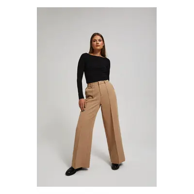 Wide-legged trousers