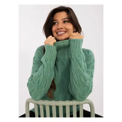 Pistachio turtleneck with long sleeves