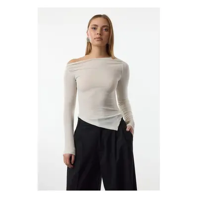 Trendyol Ecru Asymmetric Hem Detailed Knitted Blouse