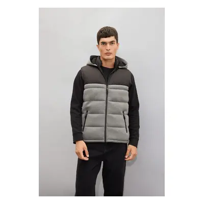 DEFACTO Slim Fit Slim Fit Color Block Hooded Zippered Pocket Vest