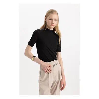 DEFACTO Regular Fit Half Turtleneck Ribbed Camisole Short Sleeve T-Shirt