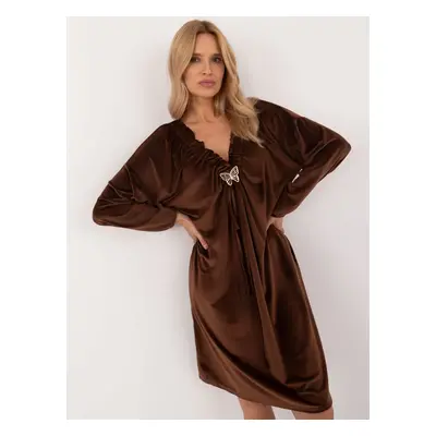 Brown velour dress with appliqué