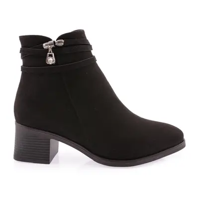 DGN 57-22k Women's Heeled Boots with Crystal Stone Accessories.