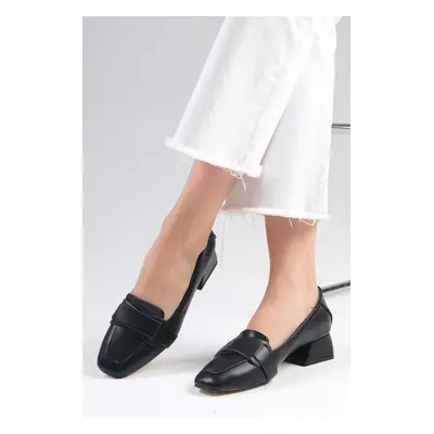 Mio Gusto Anneka Black Color Blunt Toe Women's Short Heeled Shoes