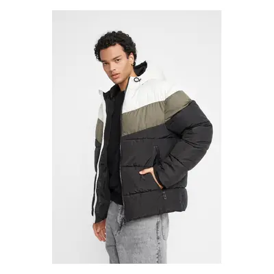 DEFACTO Water Repellent Regular Fit Hooded Zipper Closure Double Pocket Puffer Jacket