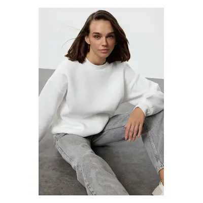 Trendyol Ecru Oversize/Relaxed Cut Basic Crew Neck Thick/Polar inside Knitted Sweatshirt