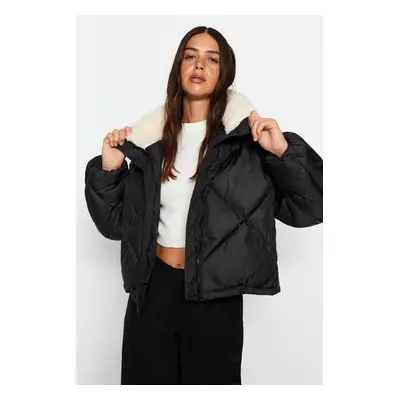 Trendyol Black Oversized plüss gallér részletes, vízlepergető felfújható kabát