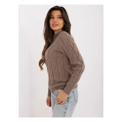 Brown sweater with long sleeves