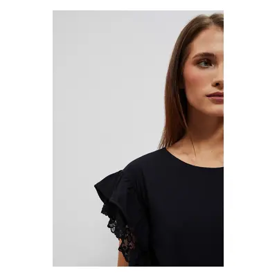 Blouse with ruffles on the shoulders