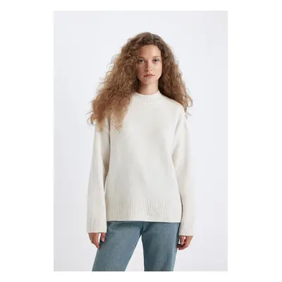 DEFACTO Women's Oversize Fit Wide Fit Half Turtleneck Long Knitwear Sweater