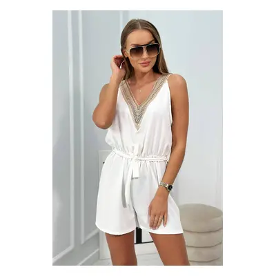 Short jumpsuit with decorative lace ecru