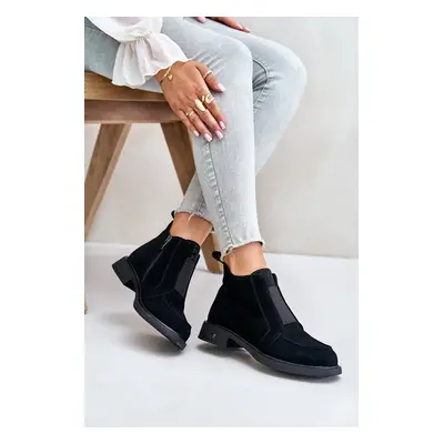 : Suede low ankle boots on a flat heel insulated with D&A black