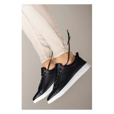 Riccon Black and White Unisex Sneaker