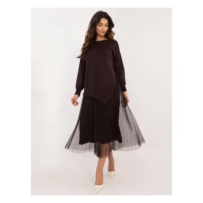 Dark brown copmlet of sweater and skirt