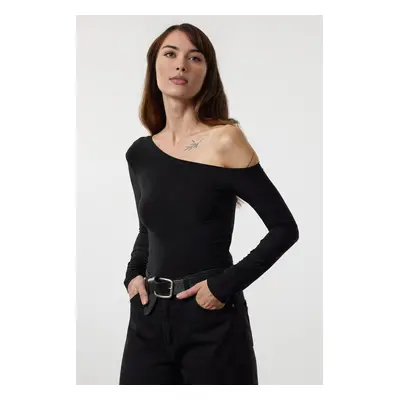 Trendyol Black Off-the-Shoulder Fitted/Straight-Fitting Sandy Flexible Knitted Blouse