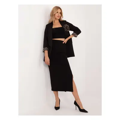 Black fitted midi skirt