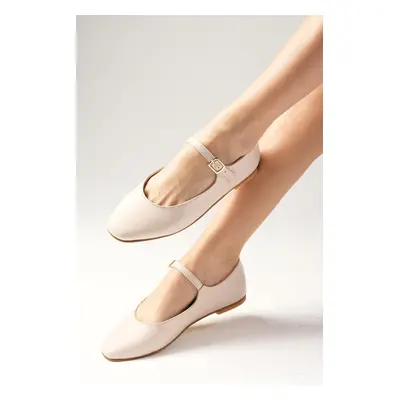 Mio Gusto Gillian Women's Beige Flat Toe Flat Shoes.