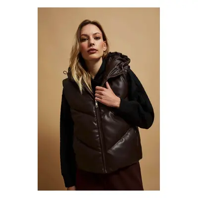 Quilted vest with hood