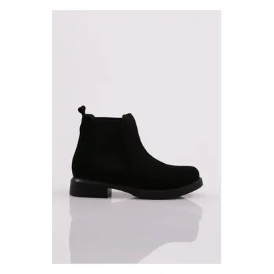 DGN Women's Boots with Stretch Detail.