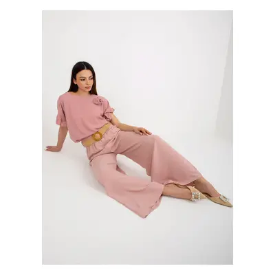 Light pink summer trousers made of fabric with a belt