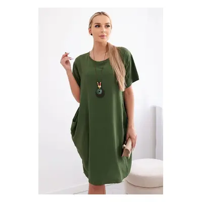 Loose dress with pockets and a pendant, light green