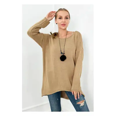 Sweater with Camel necklace