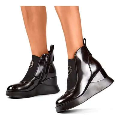 primohurt Leather patent leather women's wedge boots. Elegant, insulated women's ankle boots